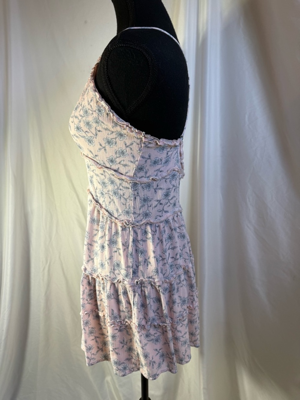 Pink Floral Tiered Sundress with Lace Trim - Picture 5 of 8